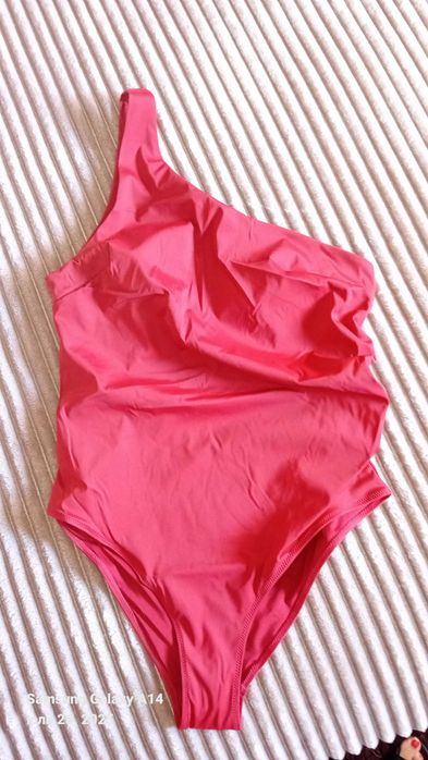 НМ Цял Червен бански