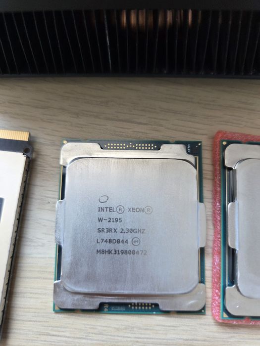 Piese iMac Pro 128GB Ram 2TB SSD Vega 64X Intel Xeon W-2195 18Core