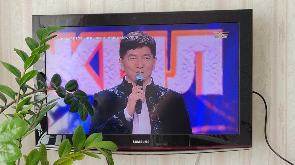 Телевизор Самсунг б/у  диагональ  32 дюймов