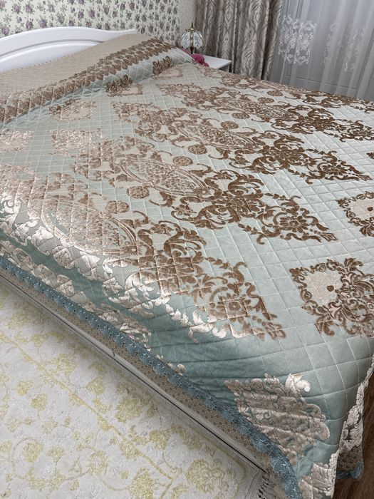 Покрывало с наволочками  2/2.30