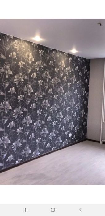 Поклейка обоев .