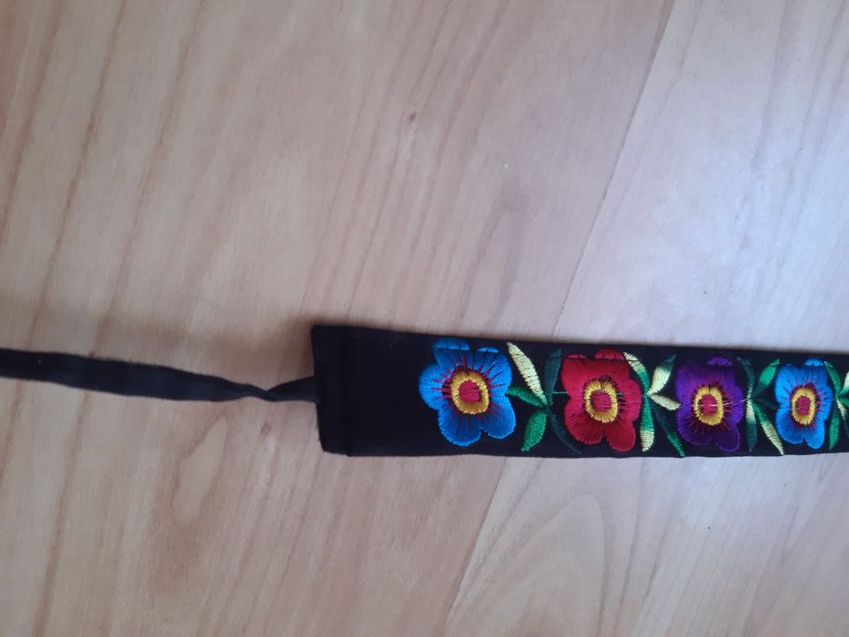Brâu cu flori brodate