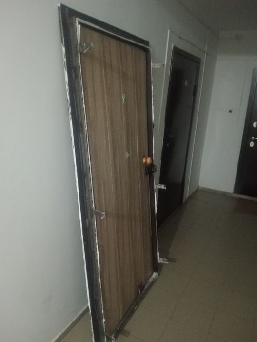 Продам наружный металлический двер.