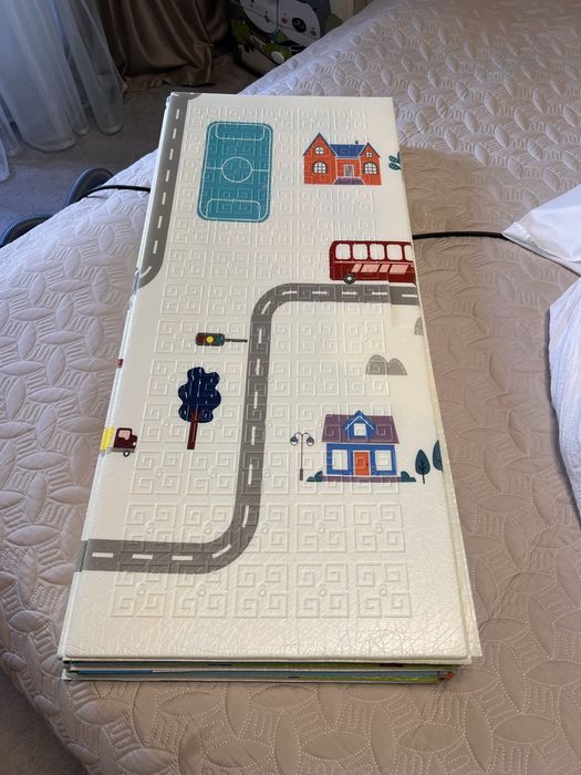 Детское кресло и коврик