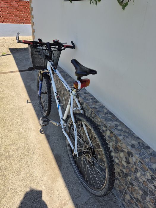 Vand bicicleta in stare buna