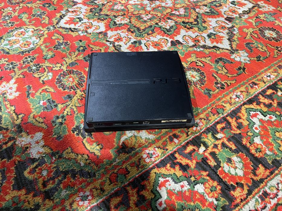PlayStation 3 Slim (PS3) + joystick + o‘yinlar