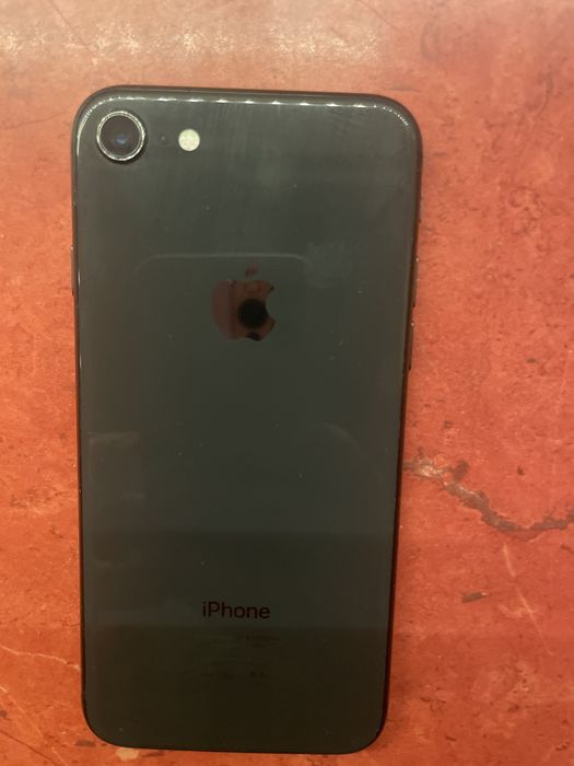 Vand iphone 8  ecran defect