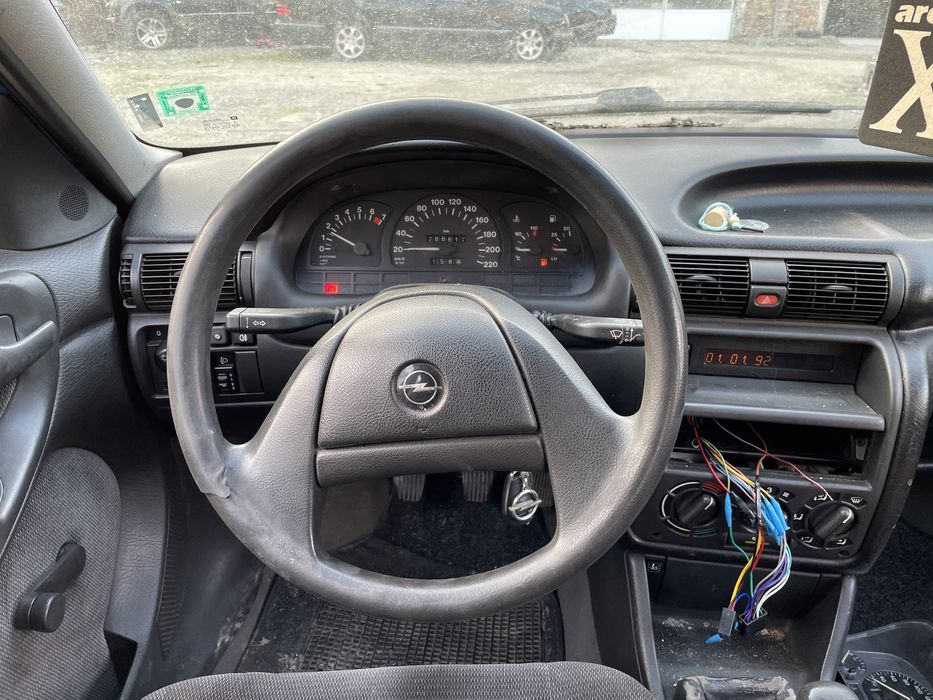 Opel Astra 1.8 90кс 1994 На Части