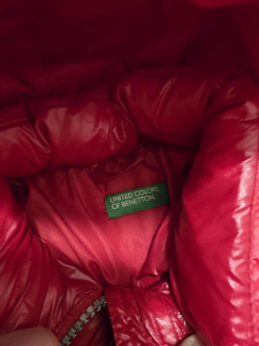 Geacă marca Benetton stare foarte bună mărimea 4-5 ani