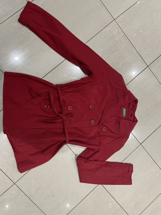 Шлифер/яке;блуза,тениски,суитчър;дънки;пуловер Бенетон146