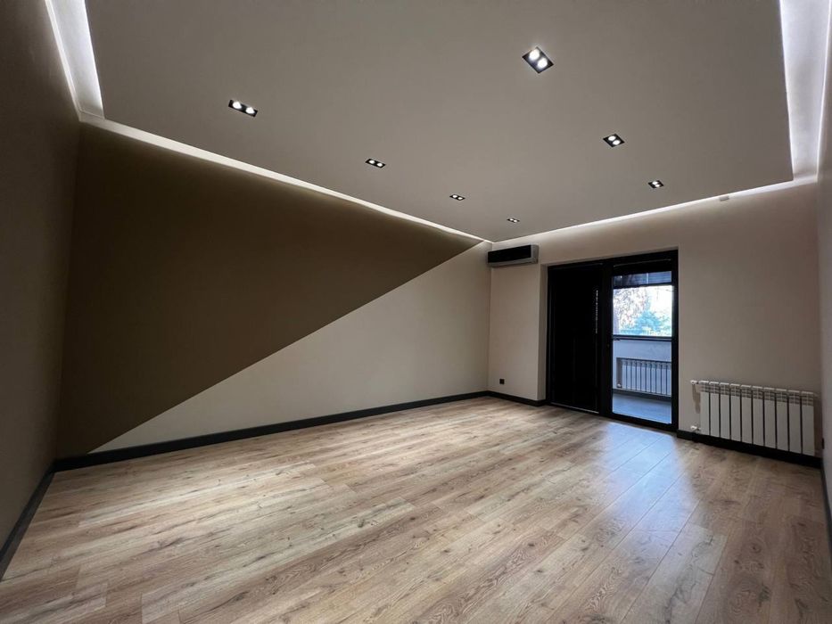 Продаётся Срочно нежилой помещение госпитальной ор-р Базар 120.м2