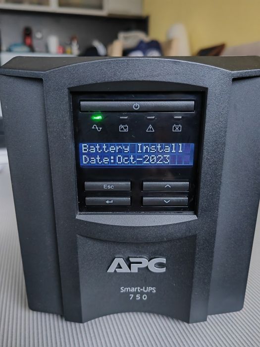 UPS APC SMT750IC Smart-UPS 750VA/230V, Line Interactive, Tower