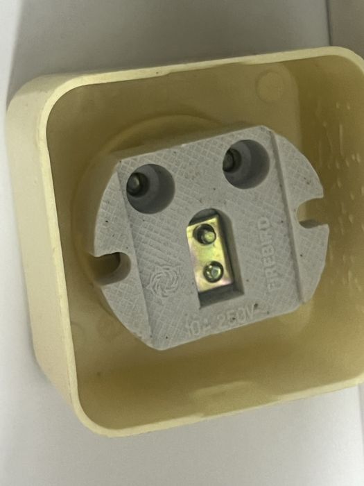 Розетки ,очень много запчасти новые и б/у ,остаток после ремонта