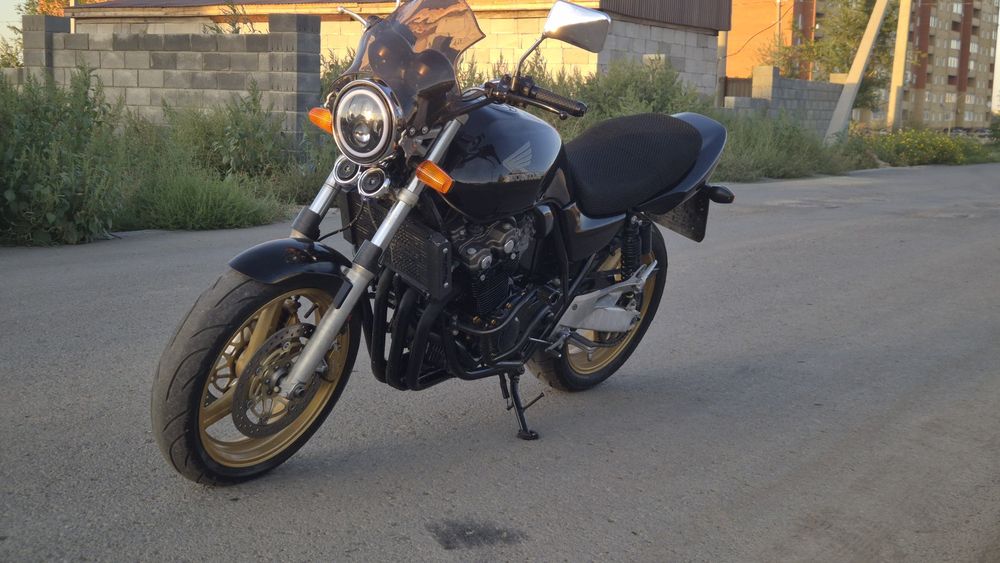 Продам мотоцикл honda sb400 sf2