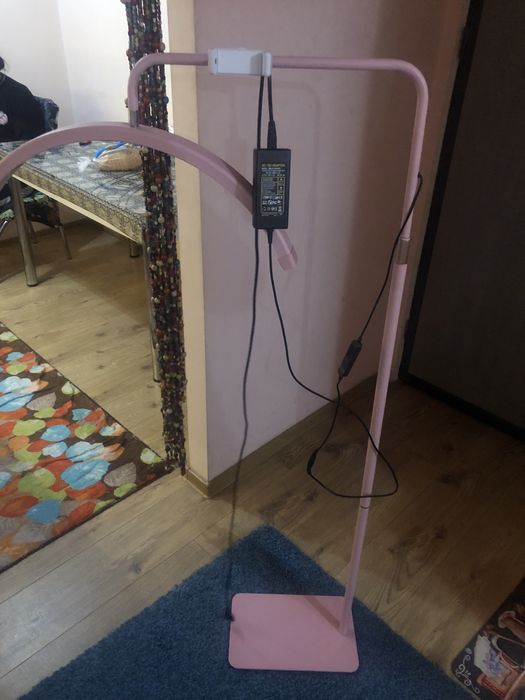 Vând pat lampă casete de gene noi pensete noi . Dacă sunteți interesate îmi lăsați mesaj și facem un preț împreună