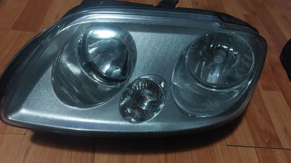 Vând far stânga vw  Caddy  (merge și pe  vw Touran)