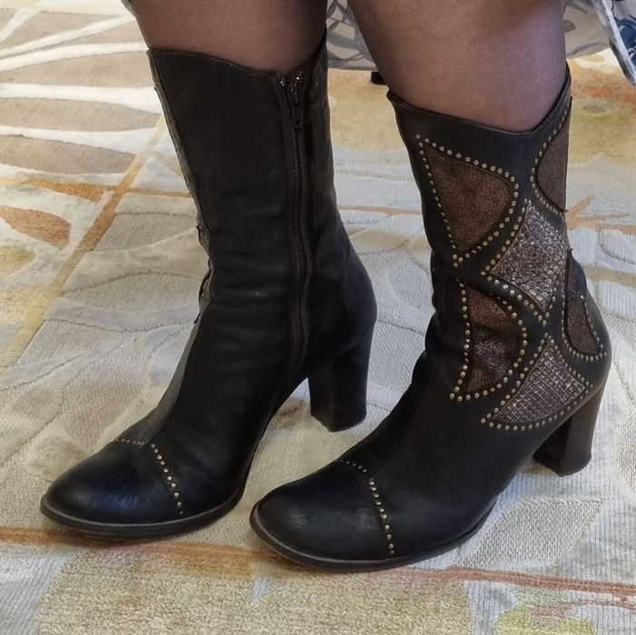 Очень красивые удобные сапоги, Италия