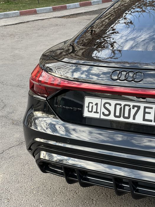 Audi e tron gt срочно