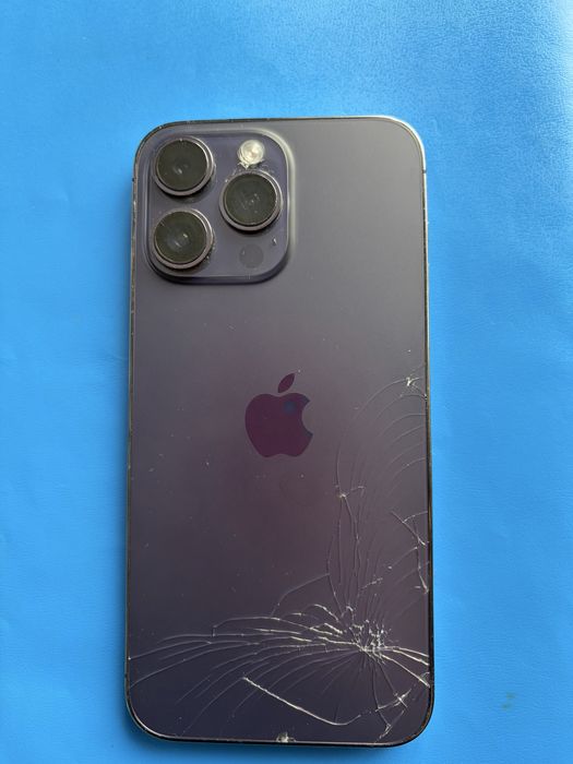 Продам Айфон 14 про макс