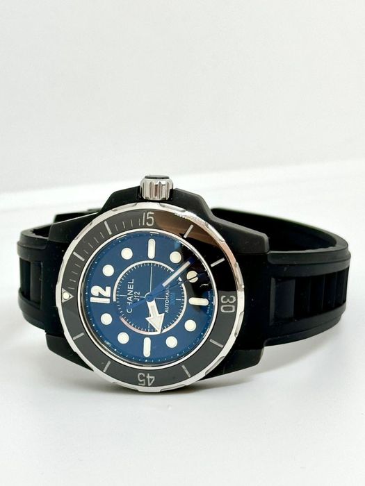 Продам часы Chanel J12 Automatic