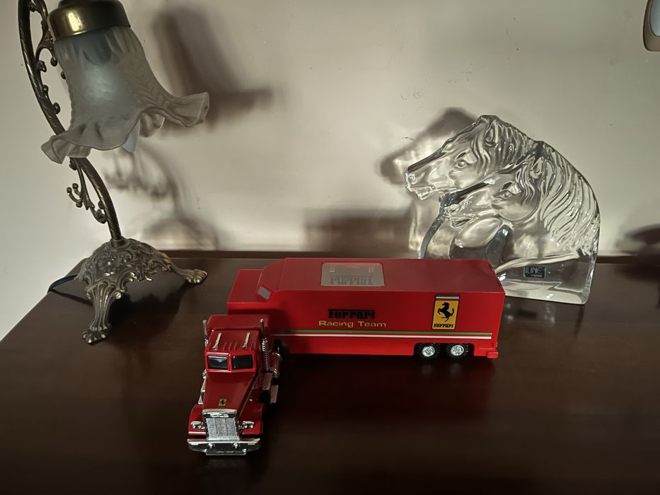 Колекционерски камион-транспортьор на Ferrari Racing Team - Maisto !