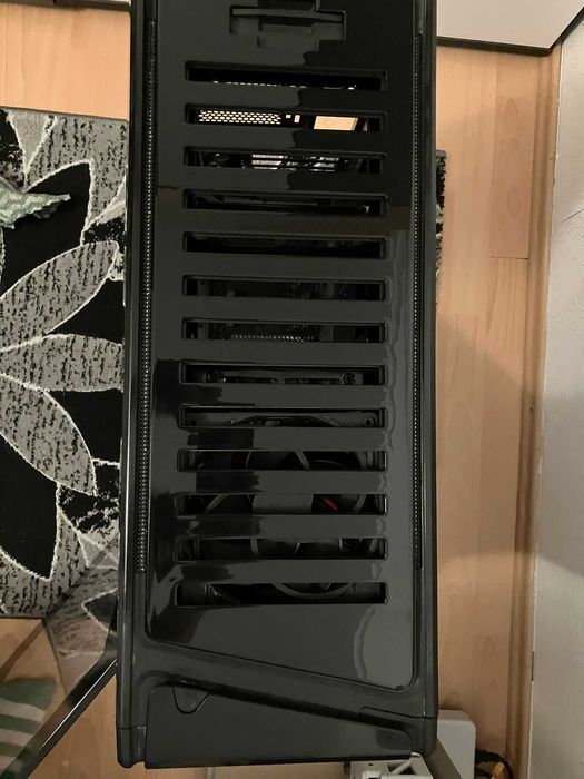 Carcasa PC Gaming/Server NZXT Switch 810 + 4 Ventilatoare Arctic