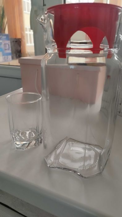 Продам графин с стаканами