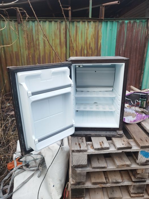 Продам холодильник. Бу холодильник