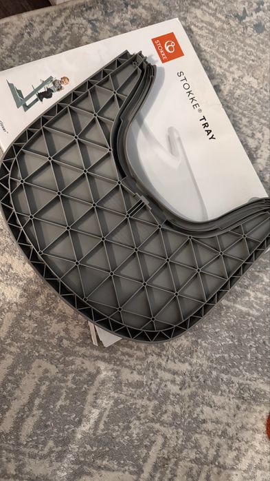 Продам столик для детского стула stokke