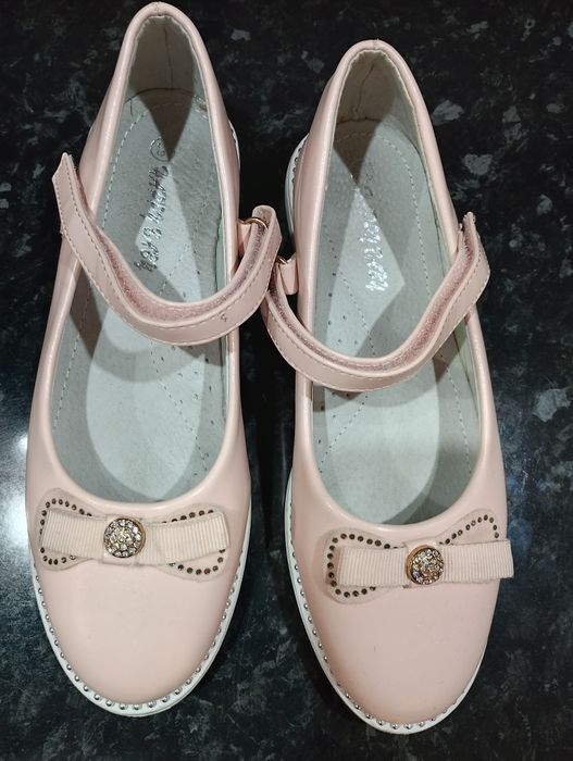 Sandale roz mărimea 35