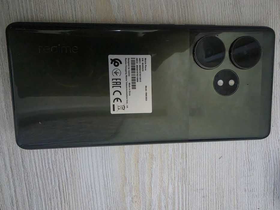 Realme GT 6T свой