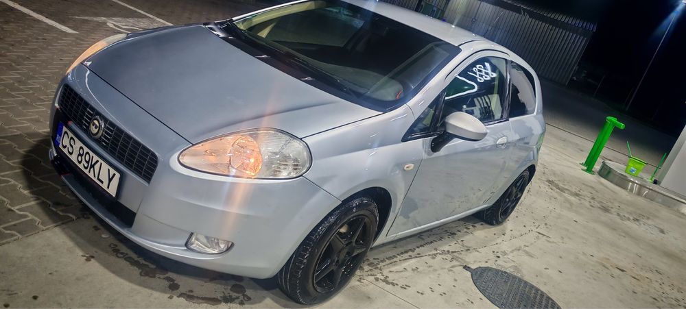 Vand pentru dezmembrat fiat grande punto 1.4 benzina