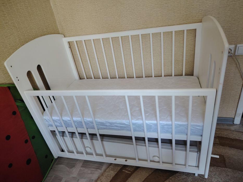 Детскся кроватка
