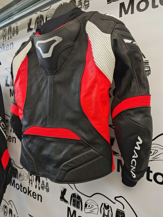 Costum moto piele Macna Voltage cu cocoasa ca nou marime S