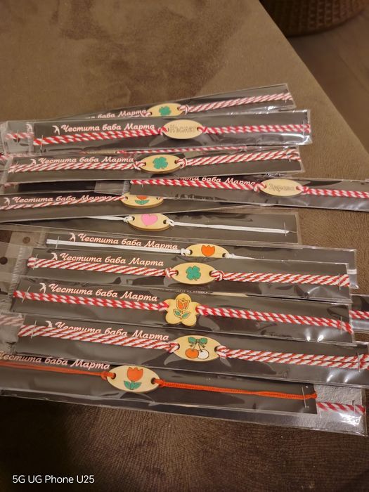 Мартеници на едро