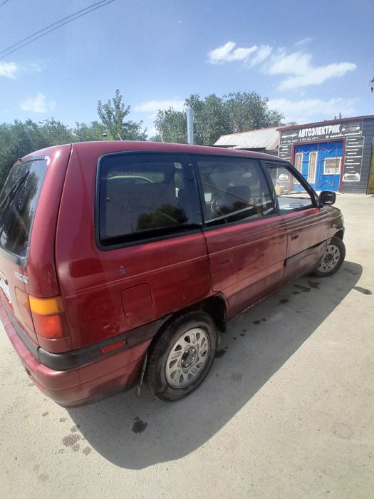 Авто  Мазда  МПВ