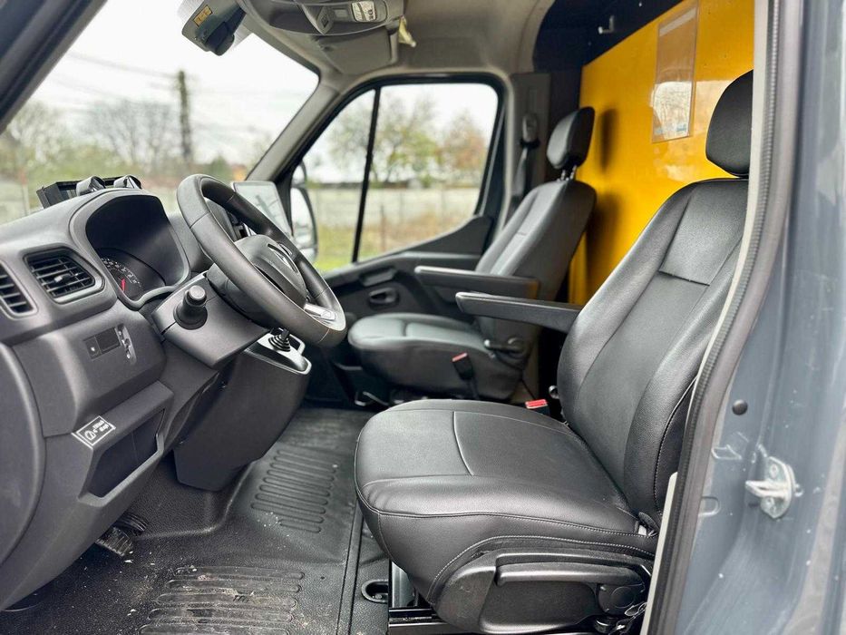 Vand autoutilitara Renault Master boxa inchisa ,fab 2021 ,2,3, automat ,diesel, km 210.000 pret. 18,500 euro