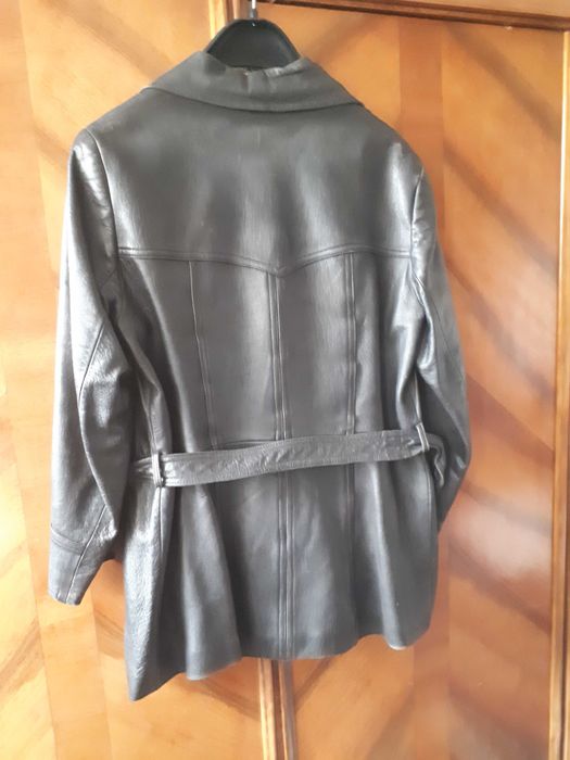 Haină  de damă  din piele naturală  50 lei