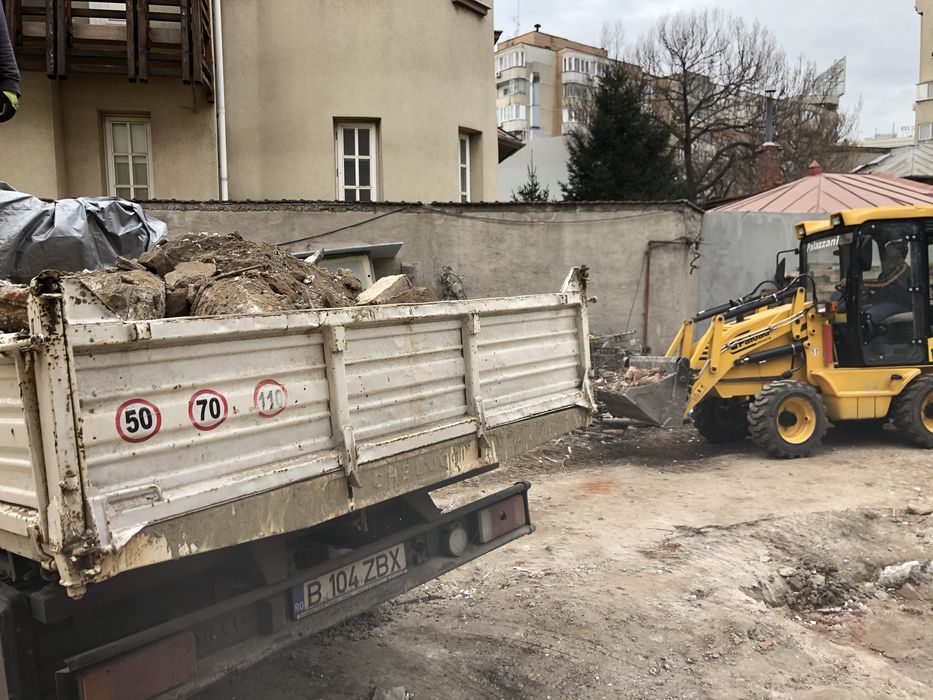 Inchiriez Miniexcavator/Bobcat