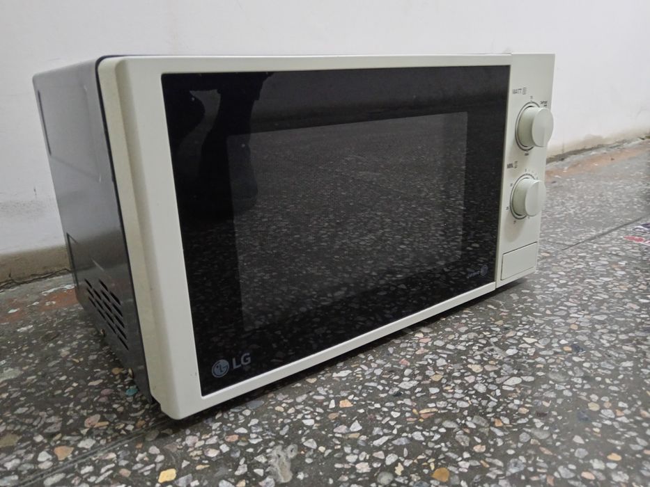 Продаётся микроволновая печь