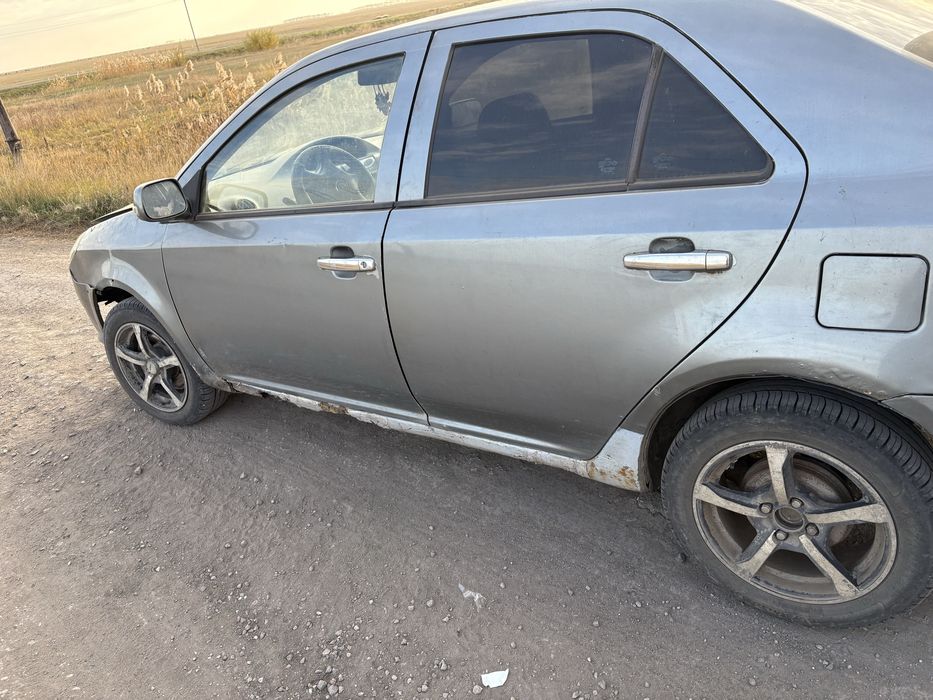 Продам машину по запчестям