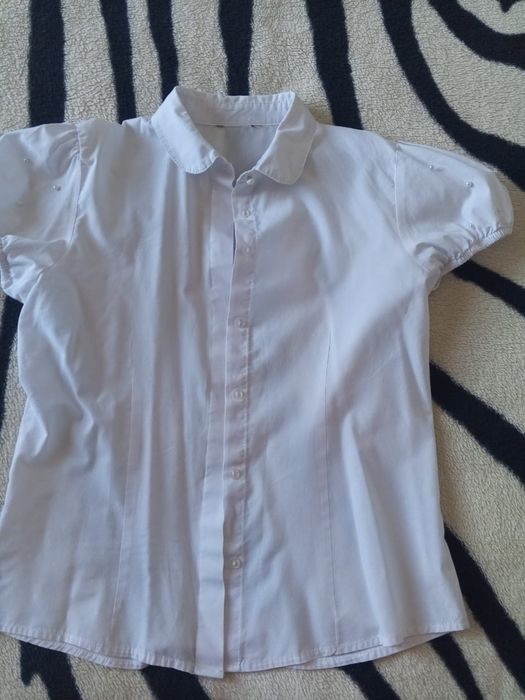 Продаются блузки к школе