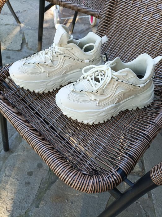 Дамски спортни обувки