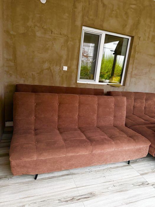 Диван, стол, стулья