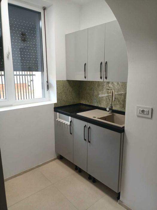 Închiriez studio la casă, cu curte și acces separat – Decebal 84, zona liniștită