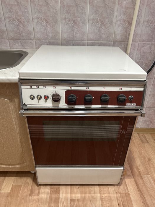 Продам газовую плиту