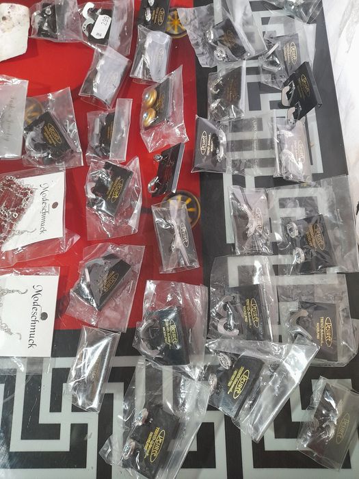 Lot 55 perechi de cercei