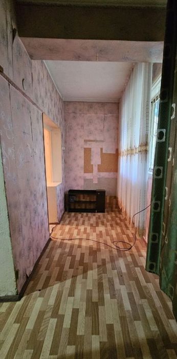 Продаётся 1/1/4 на м-в Буюк Ипак Йули. Однокомнатная.