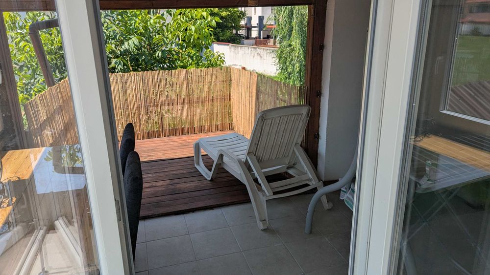 Proprietar vand apartament 3 camere in vila cu curte proprie