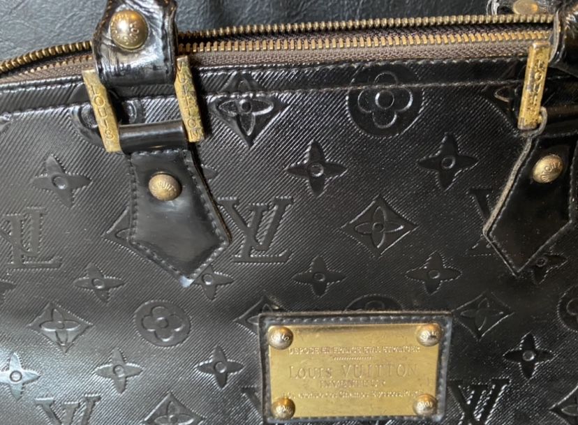 Кожена Чанта LV тип мида